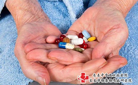 长春银康银屑病研究院介绍患者清晨保健的好处